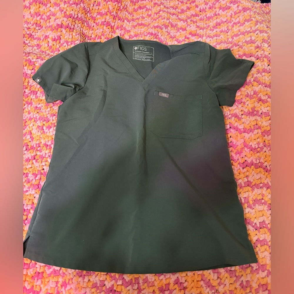 Figs scrub top